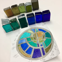 Load image into Gallery viewer, Vitrail à la dalle de verre - OCCURENCE CIRCULAIRE 4