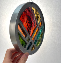 Load image into Gallery viewer, Vitrail à la dalle de verre - CERCLE à CHEVRON AMBRÉ