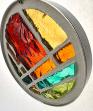 Load image into Gallery viewer, Vitrail à la dalle de verre - CERCLE à CHEVRON AMBRÉ